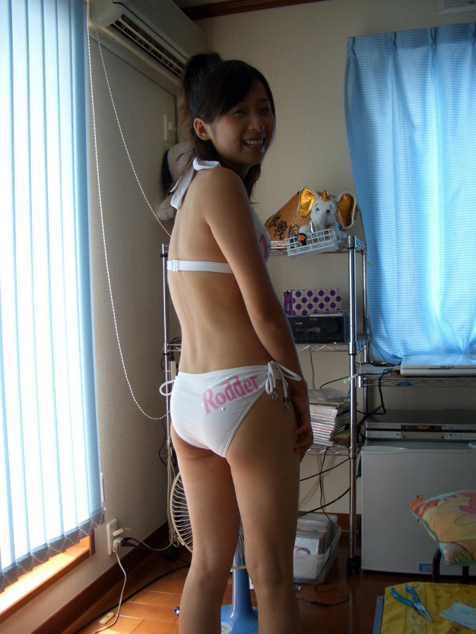 Chinese Nympho Nude - Pics: Cute teen Asian Nympho naked. Photo #5
