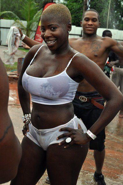 425px x 640px - Fuck pics: Curvy african women in wet clothes.
